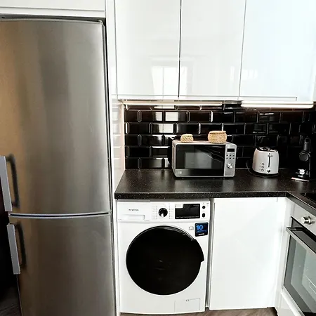 Delightful Centre Clarendon - Grand House Apartment *